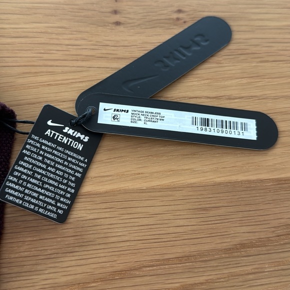 Nike x Skims vintage seemless mock neck crop top color currant size XL tags on - Picture 5 of 5